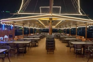 Дубай: прогулка на самом большом дау Al Seef с ужином и живым шоу