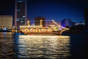 Дубай: прогулка на самом большом дау Al Seef с ужином и живым шоу