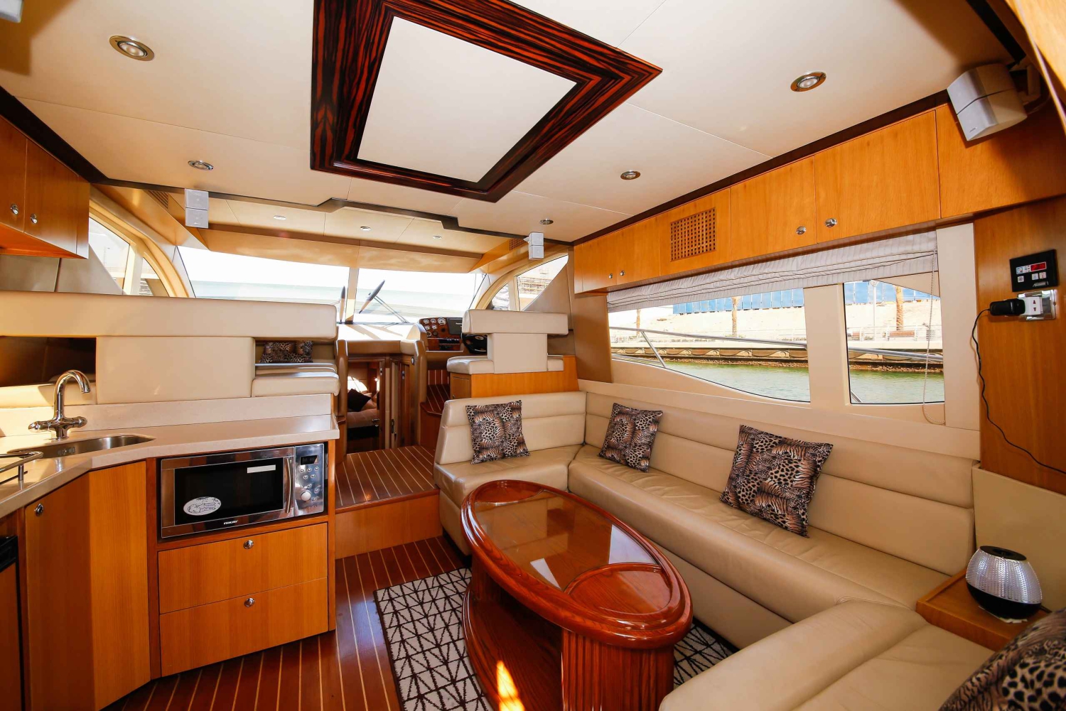 Dubai: Atlantis und Burj Al Arab Kreuzfahrt auf Luxusyacht