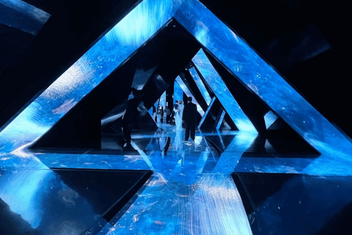 ドバイ：AYA Universe + 移動