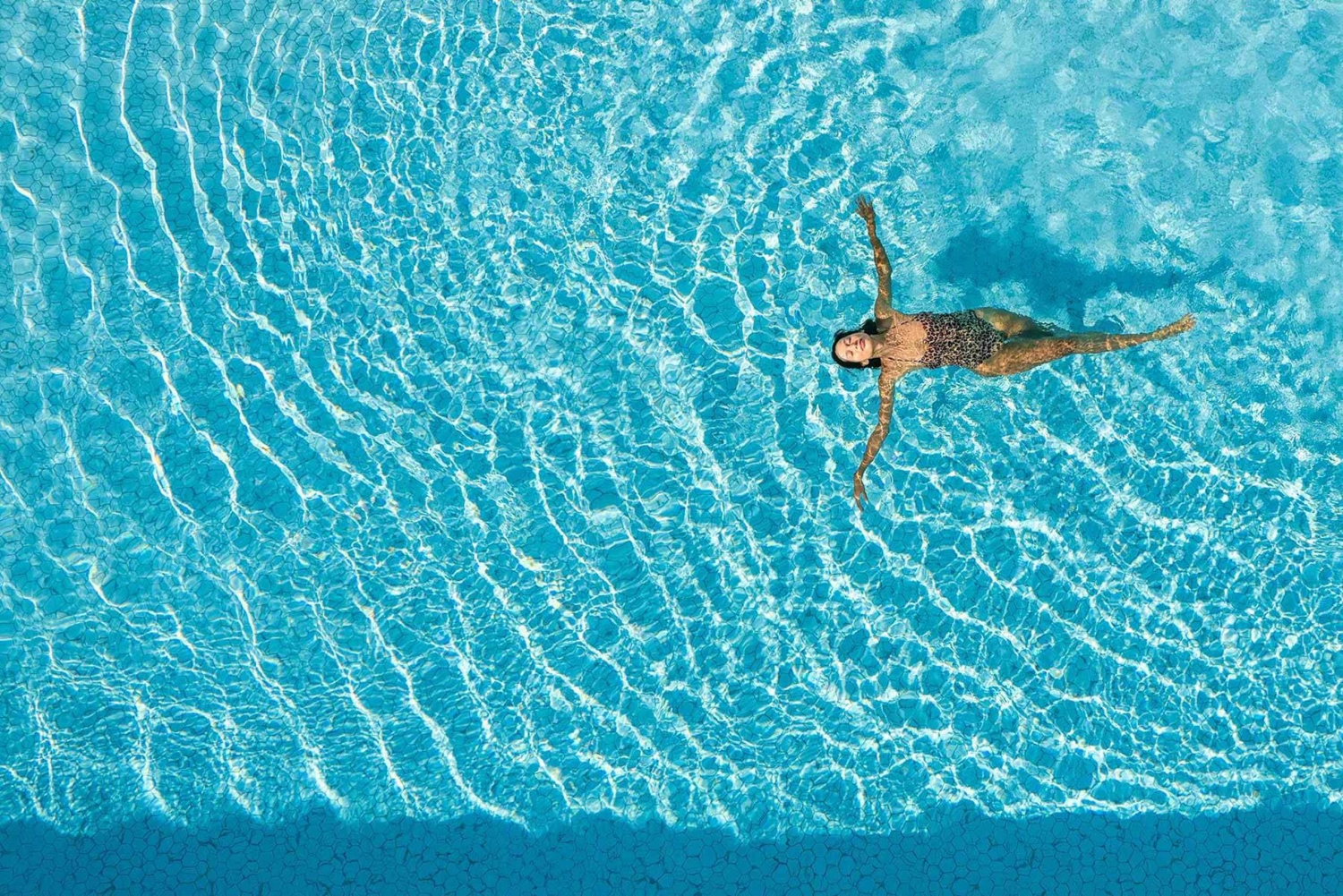 Dubai: Beach Clubin allasluvassa on DJ ja hytit