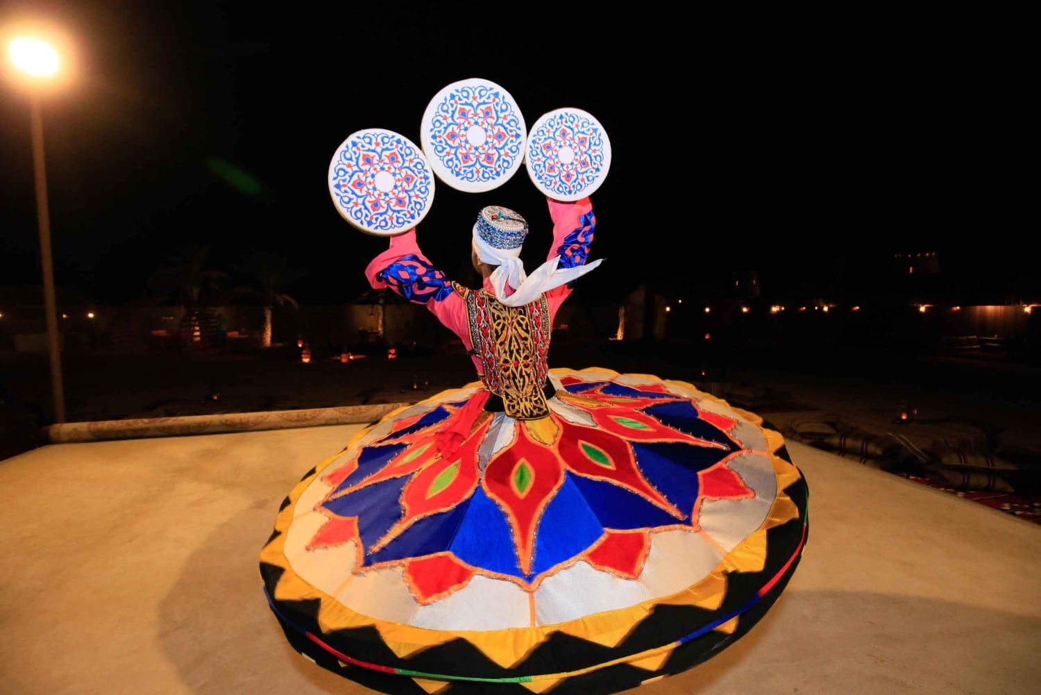 Dubai: Campo beduino, safari nelle dune, spettacolo di falchi e cena con barbecue