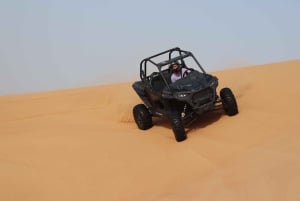 Dubai: Conducción en dunas en buggy, Sand Boarding, paseo en camello y espectáculo