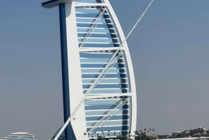 Dubai: Burj Al Arab: Laskuvarjohyppy, jäätelö, kuvia ja videoita.