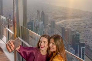 Dubai: Burj Khalifa 'The Lounge' Entry Ticket w/Light Meal