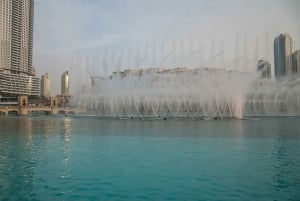 Dubai: Burj Khalifa -suihkulähde-esitys ja Burj-järviajelu