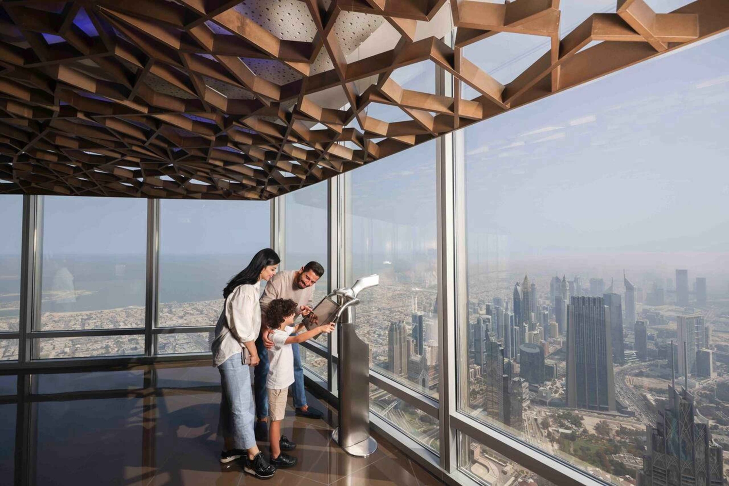 Dubai: 125 & Edge Walk at Sky Views: Burj Khalifa Level 124, 125 & Edge Walk at Sky Views