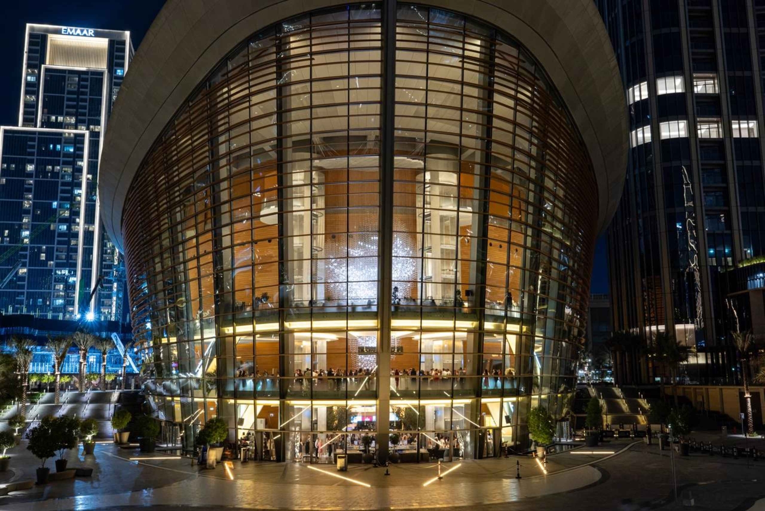 Dubai: Burj Khalifan taso 124, 125 ja Dubai Opera Tour -vierailu.