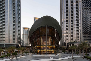 Dubai: Burj Khalifan taso 124, 125 ja Dubai Opera Tour -vierailu.