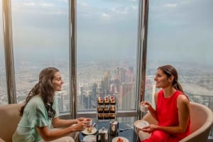 Dubai: biglietto d'ingresso per il ristorante The Lounge Burj Khalifa con pasto leggero