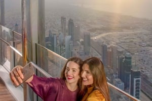 Dubai: Burj Khalifa 'The Lounge' sisäänpääsylipun w/Light Ateria