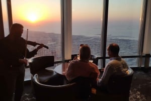 Dubai: VIP-salong på Burj Khalifa m/ utsikt til solnedgangen