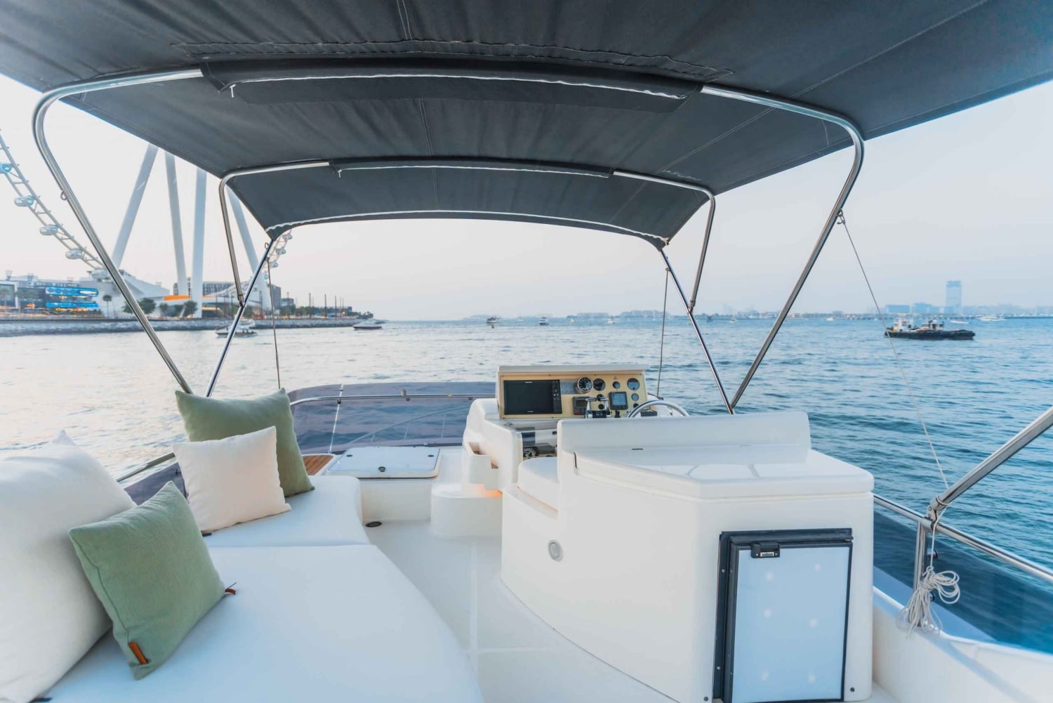 Dubai: Celebrate Birthdays & Anniversaries on Private Yacht