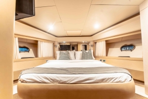 Dubai: Celebrate Birthdays & Anniversaries on Private Yacht