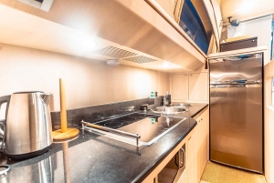 Dubai: Celebrate Birthdays & Anniversaries on Private Yacht