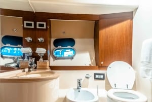 Dubai: Celebrate Birthdays & Anniversaries on Private Yacht