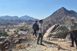 Dubai: challenging hiking guide trip to Wadi Shawka RAK