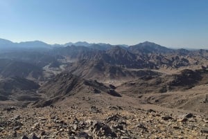 Dubai: challenging hiking guide trip to Wadi Shawka RAK