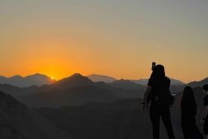 Dubai: challenging hiking guide trip to Wadi Shawka RAK