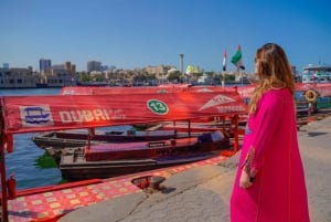 Dubai: Byrundtur med Al Marmoom Desert Dinner og Show