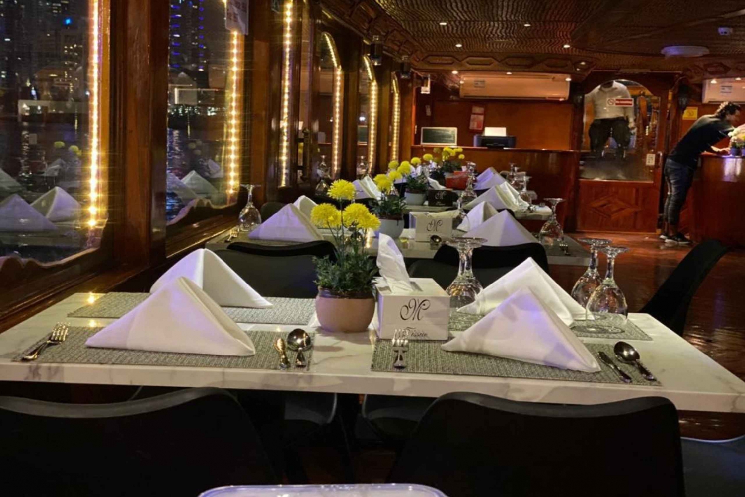Dubai Creek Cruise Dinner: Cruising, drinks, Lavish Buffet in Dubai