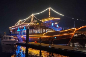 Jantar no Dubai Creek Largest Dhow Cruise (delicioso bufê)