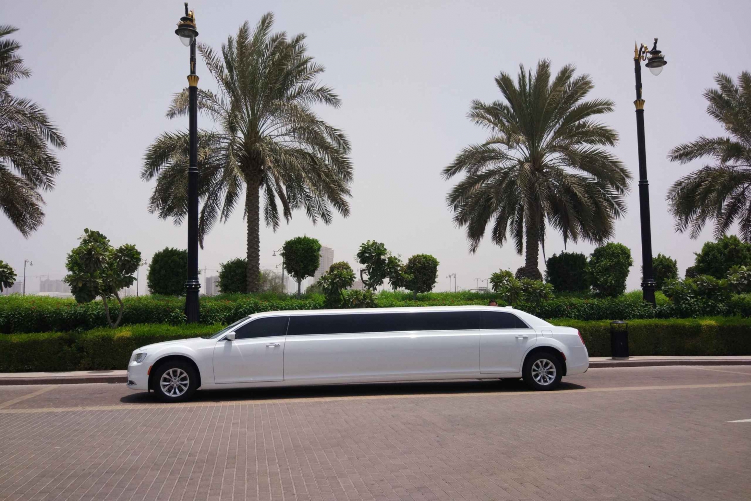 Dubai: Dag eller nat stretch limousine Tour