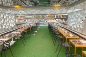Dubai: Desert Rose NYE Cruise with Dinner and Fireworks