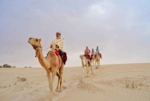 Dubai: Ørkensafari, kameltur, sandboard og middagsbuffet