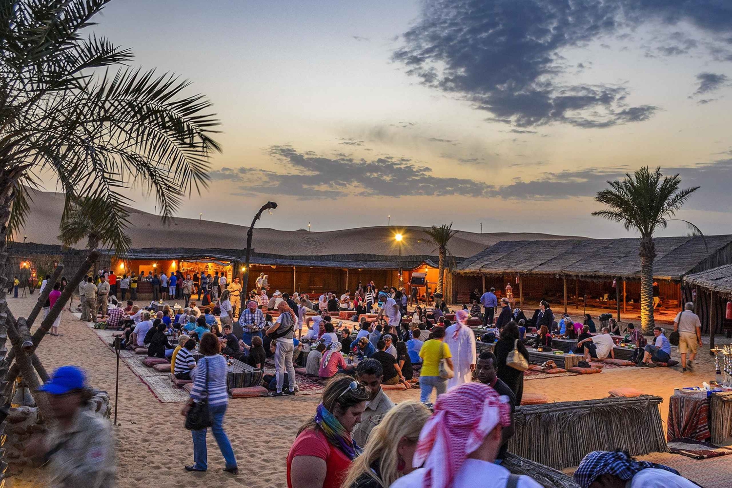 Safari nel deserto di Dubai - Cena BBQ premium, giro in cammello e spettacoli