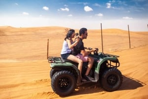 Dubai: Woestijnsafari, quad rijden, kameeltocht en sandboarden