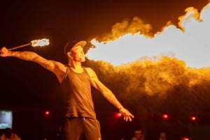 ドバイ：サンドボード、四輪バギー、BBQを楽しむ砂漠サファリをお楽しみください