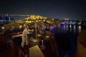 Crociera in dhow sul Dubai Creek, spettacoli alla Marina, buffet e bevande