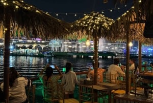 Crociera in dhow sul Dubai Creek, spettacoli alla Marina, buffet e bevande