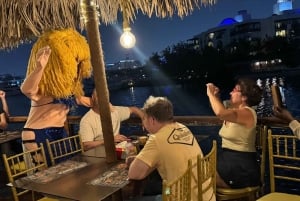 Crociera in dhow sul Dubai Creek, spettacoli alla Marina, buffet e bevande