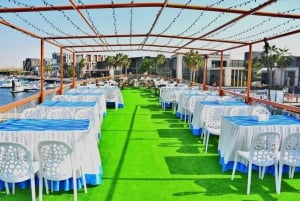 Dubai: Dhow Cruise Diner Buffet met live shows in Al Seef