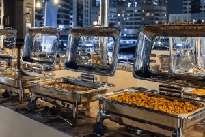 Dubai: jantar num cruzeiro com espetáculos ao vivo e bebidas