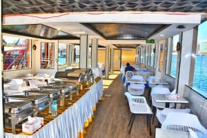 Dhow-kryssning i Dubai: Dhow-kryssning med middagsbuffé och liveshower i Al Seef