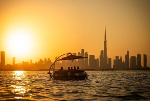 Dubai, Dubai Båtresa med munkar och dryck