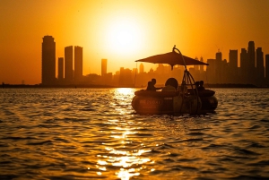 Dubai, Dubai Båtresa med munkar och dryck