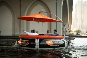 Dubai, Dubai Båtresa med munkar och dryck