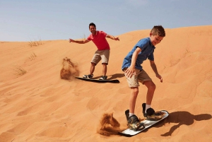 Dubai: Dune-bashing, kamel, sandboarding, grilling og liveshow