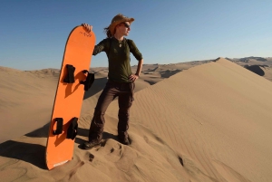 Dubai: Dune-bashing, kamel, sandboarding, grilling og liveshow