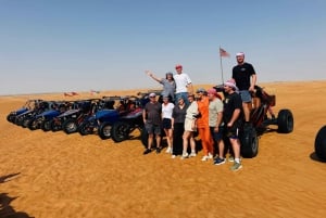 Dubai: yksityinen kierros punaisilla dyyneillä dyyniautolla ja hiekkalautailulla