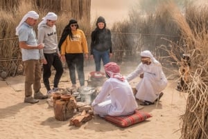 Dubai: Al Marmoom Oasisissa: Iltainen kameliretkeily ja illallinen.