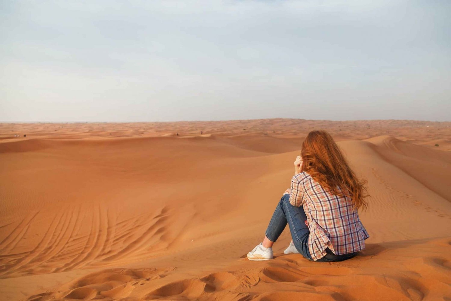 Dubai: Excursión nocturna con quad, paseo en camello y barbacoa