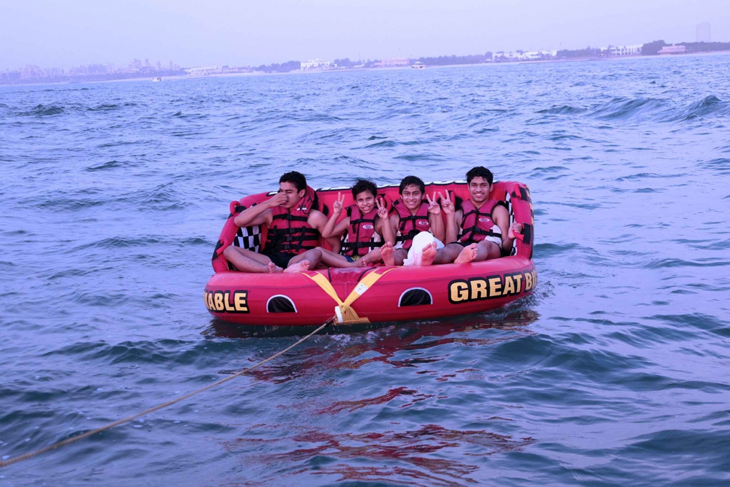 Dubai: Eksklusiv 15 minutters donut-bådtur for en gruppe