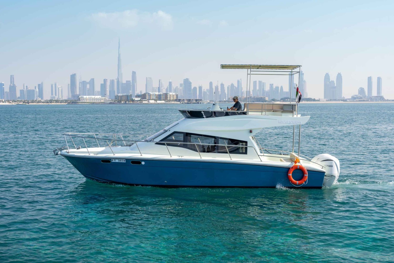 Dubai : Exclusive Yacht Charter in Dubai upto 12 guests