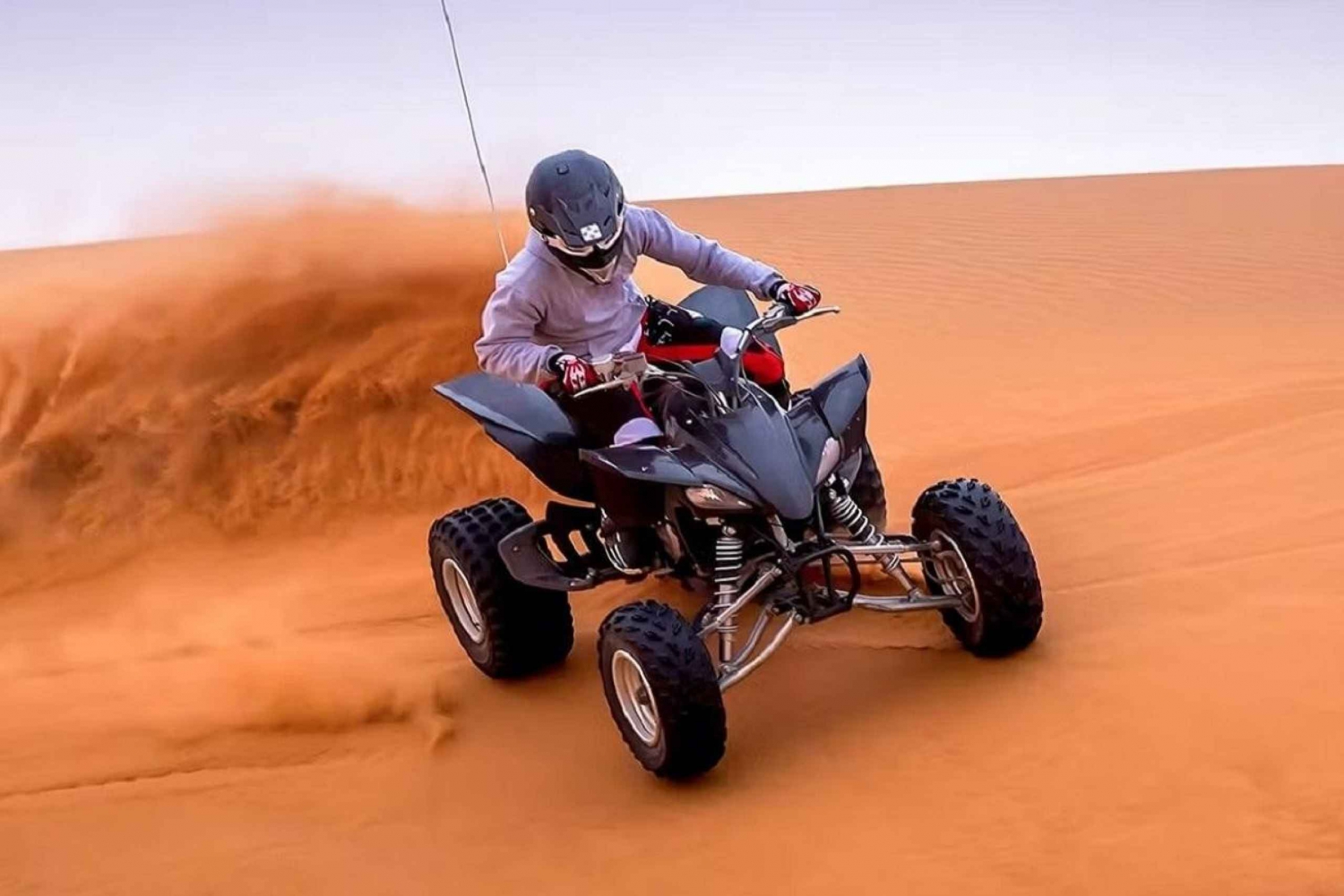 Dubai: Opplev 60 minutter med firhjuling og grillmiddag