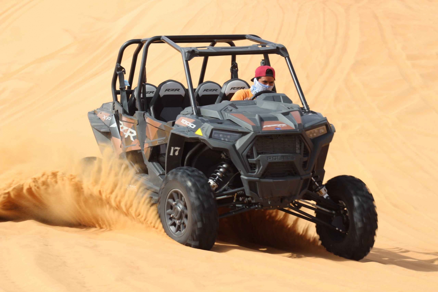 Dubai: Extreme Red Dune Buggy Desert Safari Seikkailu aavikkosafarilla